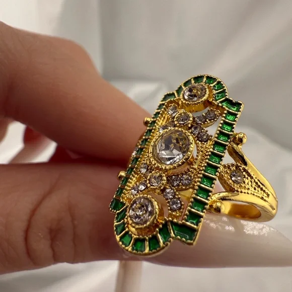 Elegant Gold and Green Statement Ring - Picture 3 of 8